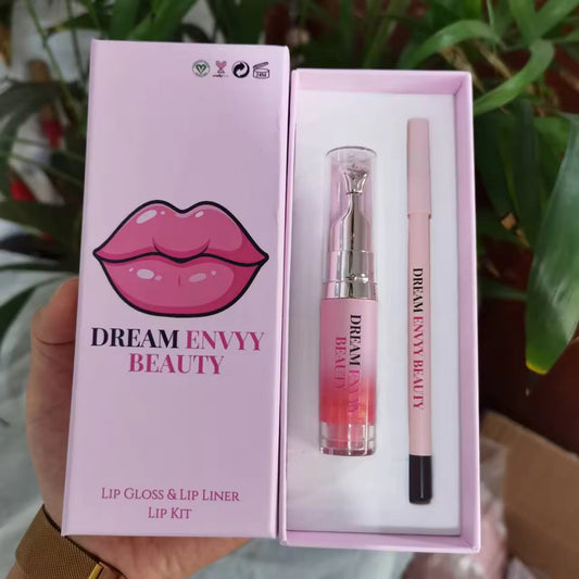 The perfect "POUT" by Dream Envyy Beauty